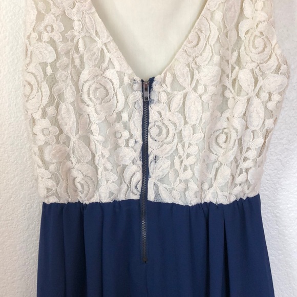 Laced Dress - Picture 4 of 6